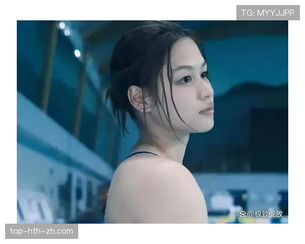 余依婷拎着大牌纸袋在路边摊前讲价，我笑到不行这反差谁能顶得住